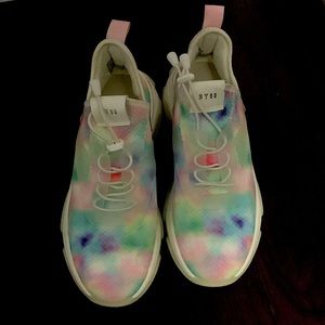 Steve Madden Rainbow Tie-Dye Tennis Shoes. Size: 11